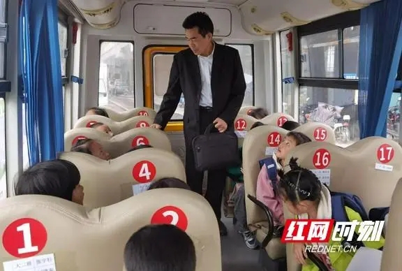 龍山縣開展校車安全大檢查聯合整治行動