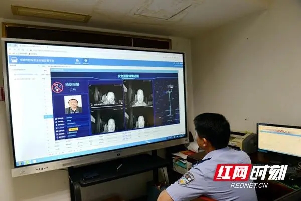 平安托起明天的太陽——常德市公安局交警支隊(duì)校車安全管理工作紀(jì)實(shí)