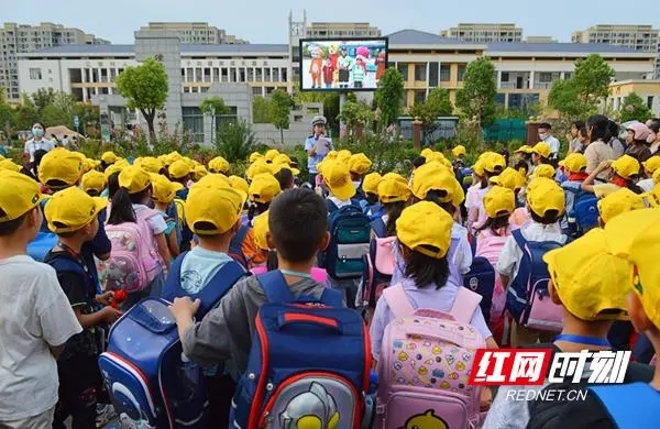 平安托起明天的太陽——常德市公安局交警支隊(duì)校車安全管理工作紀(jì)實(shí)