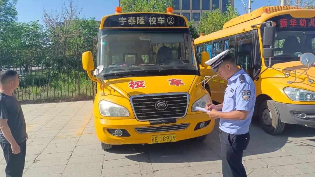護航學子路，嚴查校車安全行——博樂公安交警持續(xù)開展校車安全大檢查