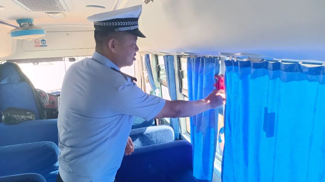 護航學子路，嚴查校車安全行——博樂公安交警持續(xù)開展校車安全大檢查