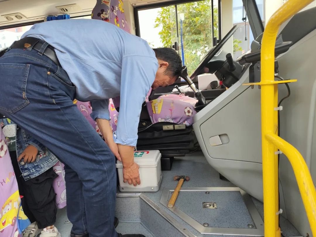 以練筑防 安全啟航 | 興化市陽(yáng)山幼兒園校車安全應(yīng)急疏散演練