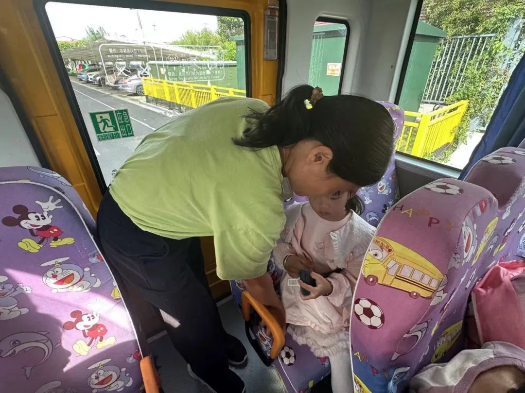 以練筑防 安全啟航 | 興化市陽(yáng)山幼兒園校車安全應(yīng)急疏散演練