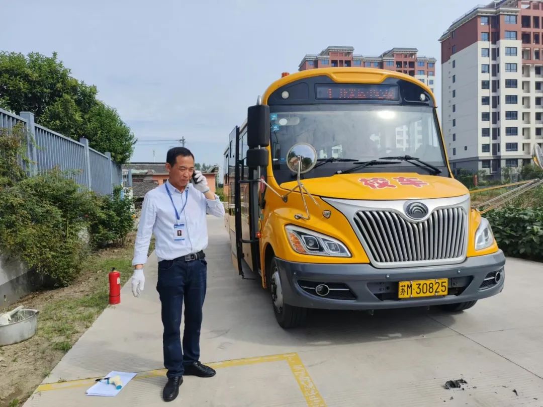 以練筑防 安全啟航 | 興化市陽(yáng)山幼兒園校車安全應(yīng)急疏散演練