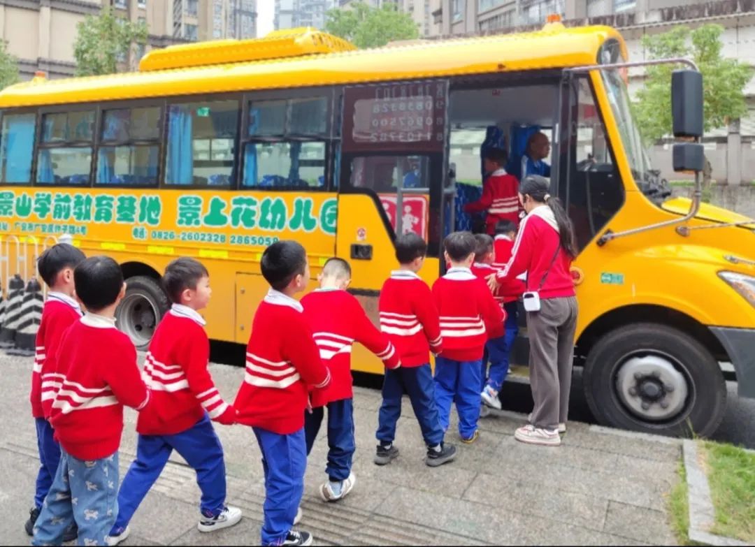 用心呵護(hù)，為愛(ài)護(hù)航——廣安市廣安區(qū)景上花幼兒園校車消防演練