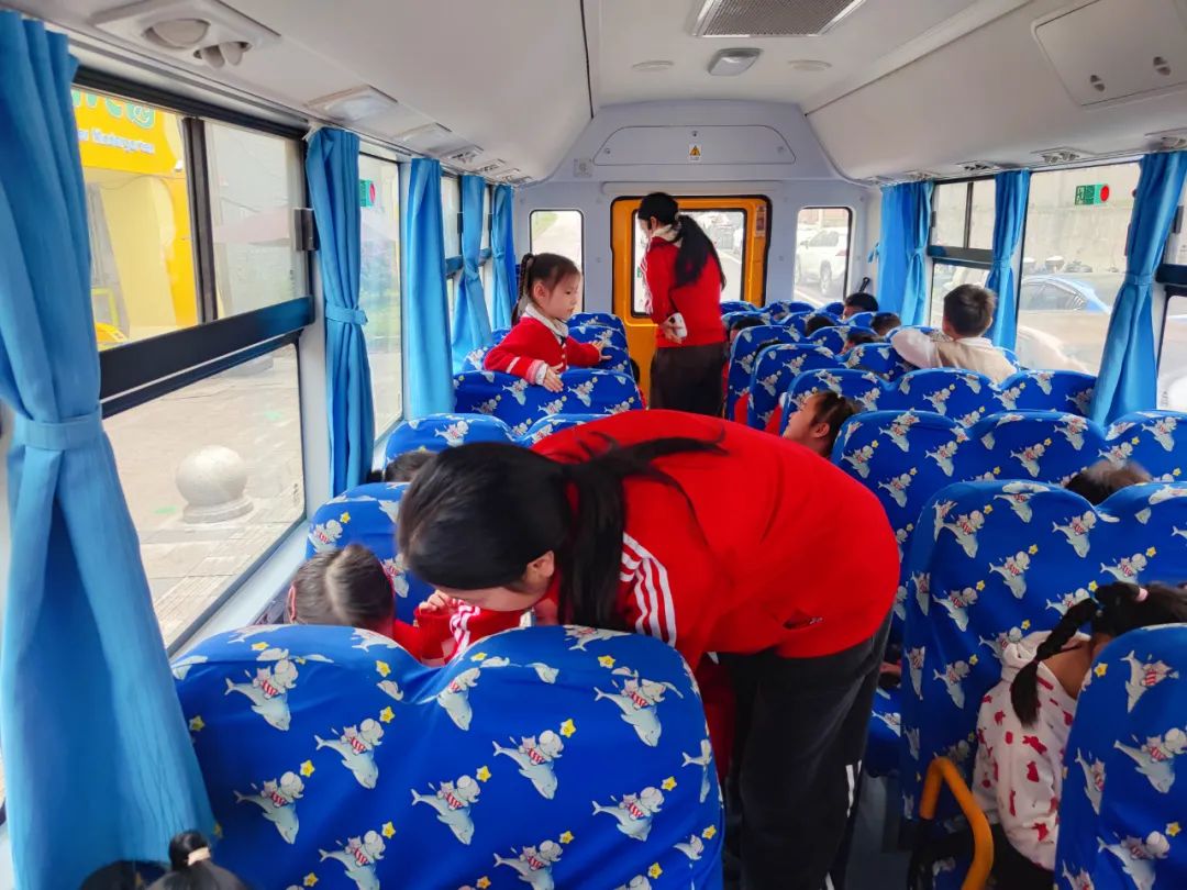 用心呵護(hù)，為愛(ài)護(hù)航——廣安市廣安區(qū)景上花幼兒園校車消防演練