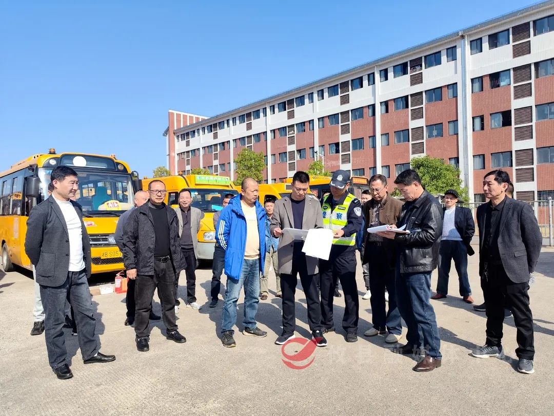 攸縣：強(qiáng)化校車安全大檢查 擰緊校車出行“安全閥”