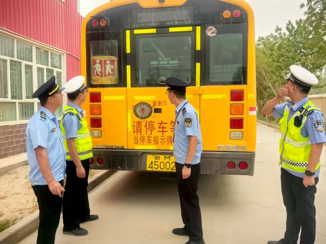 若羌公安交警強化校車安全“大檢查”，擰緊出行“安全閥”！