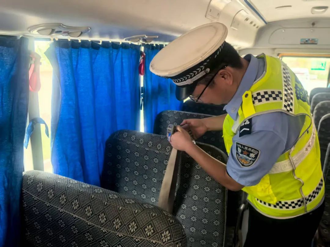 若羌公安交警強化校車安全“大檢查”，擰緊出行“安全閥”！