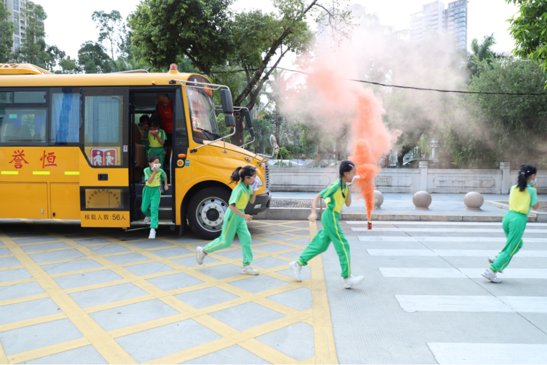 【安全教育】織密校車安全網(wǎng)，筑牢出行防護(hù)線——東怡小學(xué)開展校車安全教育系列活動