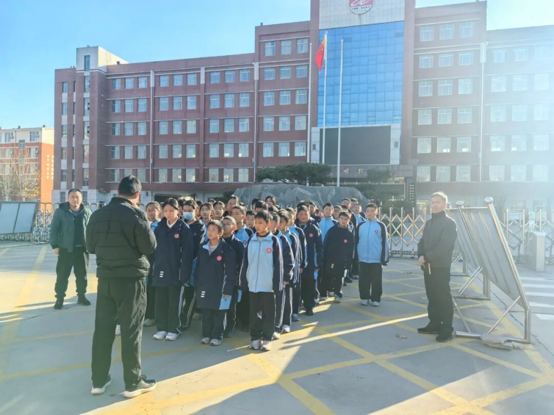 【安全教育】以練筑安,護航成長——寧陽縣第二實驗中學(xué)校車消防疏散演練活動紀實 圖片