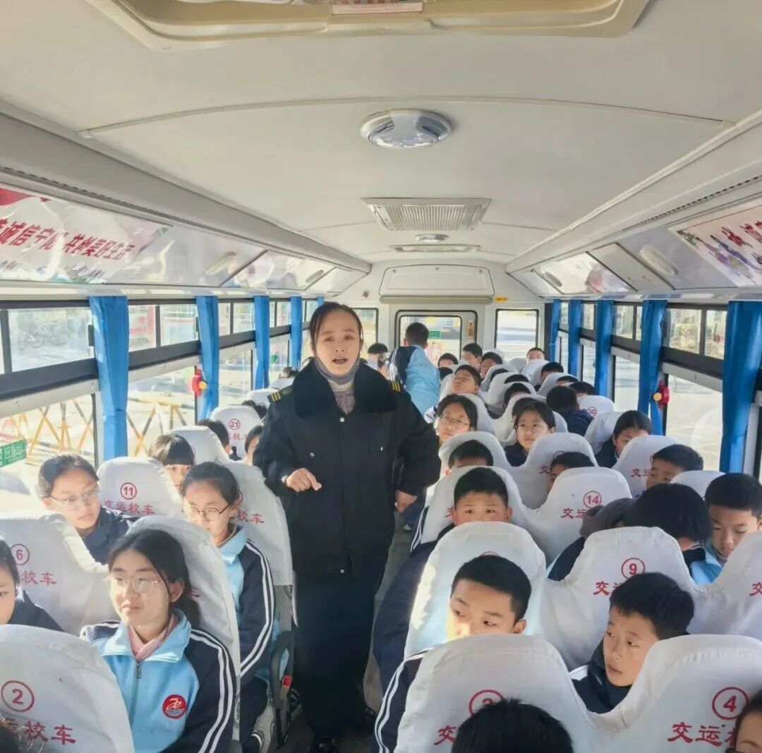 【安全教育】以練筑安,護航成長——寧陽縣第二實驗中學(xué)校車消防疏散演練活動紀實 圖片