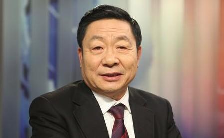 李進(jìn)巔建議統(tǒng)一對(duì)校車司機(jī)進(jìn)行培訓(xùn)