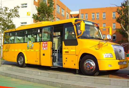 宇通大鼻子校車ZK6100DA