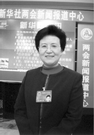 蔣婉求：校車行駛該有特權(quán)   司機(jī)可享受教師待遇(圖)