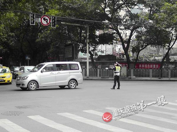 儲(chǔ)奇門平臺(tái)為校車護(hù)航 積極開展天使護(hù)衛(wèi)行動(dòng)