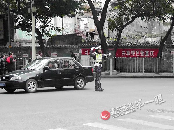 儲(chǔ)奇門平臺(tái)為校車護(hù)航 積極開展天使護(hù)衛(wèi)行動(dòng)