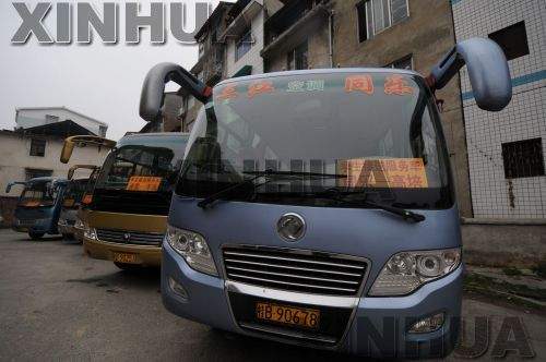 廣西校車駛進(jìn)偏遠(yuǎn)侗鄉(xiāng)