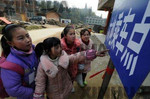 廣西校車駛進(jìn)偏遠(yuǎn)侗鄉(xiāng)