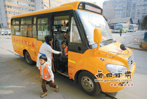 甘肅：校車配備面臨諸多尷尬(圖)