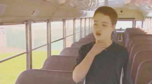 美國華盛頓：司機突發(fā)心臟病，13歲男童救校車
