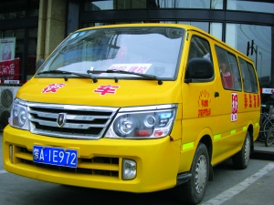 呼和浩特缺乏有效管理，校車(chē)路在何方
