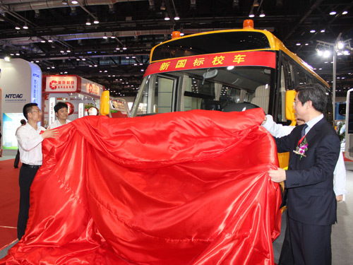 新國(guó)標(biāo)校車(chē)發(fā)布  宇通閃耀北京道路運(yùn)輸車(chē)輛展