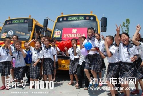 安徽多地投入大鼻子校車  記者追蹤采訪運行情況