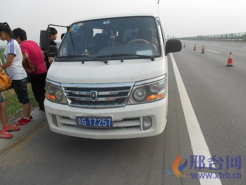 威縣：臨時(shí)校車(chē)隱患多 搭載學(xué)生超員150% 