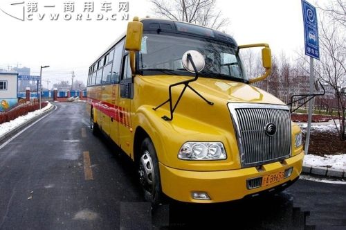 校車每個座位保額不低于30萬元