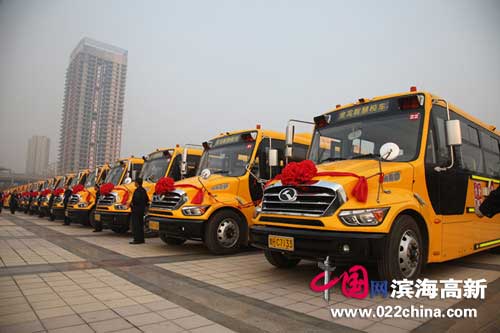 濟寧高新區22輛標準化“愛心”校車溫馨啟程