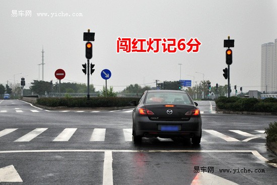 新交規(guī)實施 詳實解讀2013新交規(guī)重點內(nèi)容