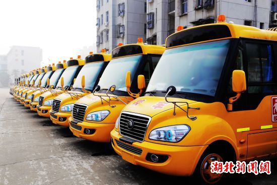 武漢：“大鼻子”校車配發(fā)偏遠學校