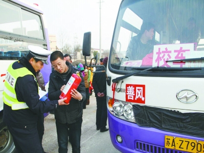 南京：8司機(jī)不減速避讓校車被教育