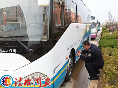 山東費(fèi)縣對(duì)校車開展拉網(wǎng)式安全隱患大排查