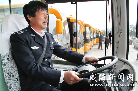 35輛嶄新校車運抵榮成