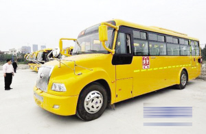 哈市：校車(chē)統(tǒng)一標(biāo)識(shí)半年檢一次