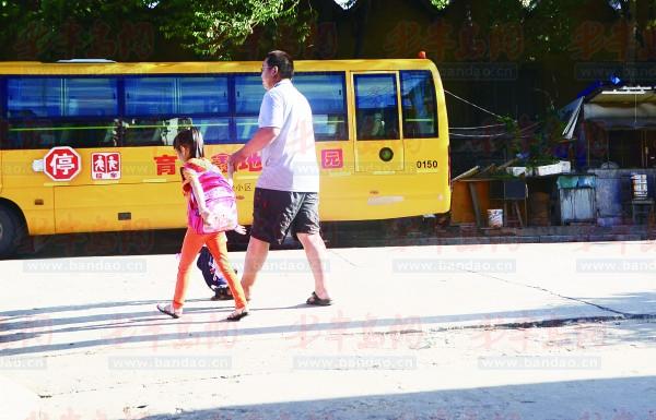 就算幼兒園配備了校車(chē)，如今也只能閑置了。
