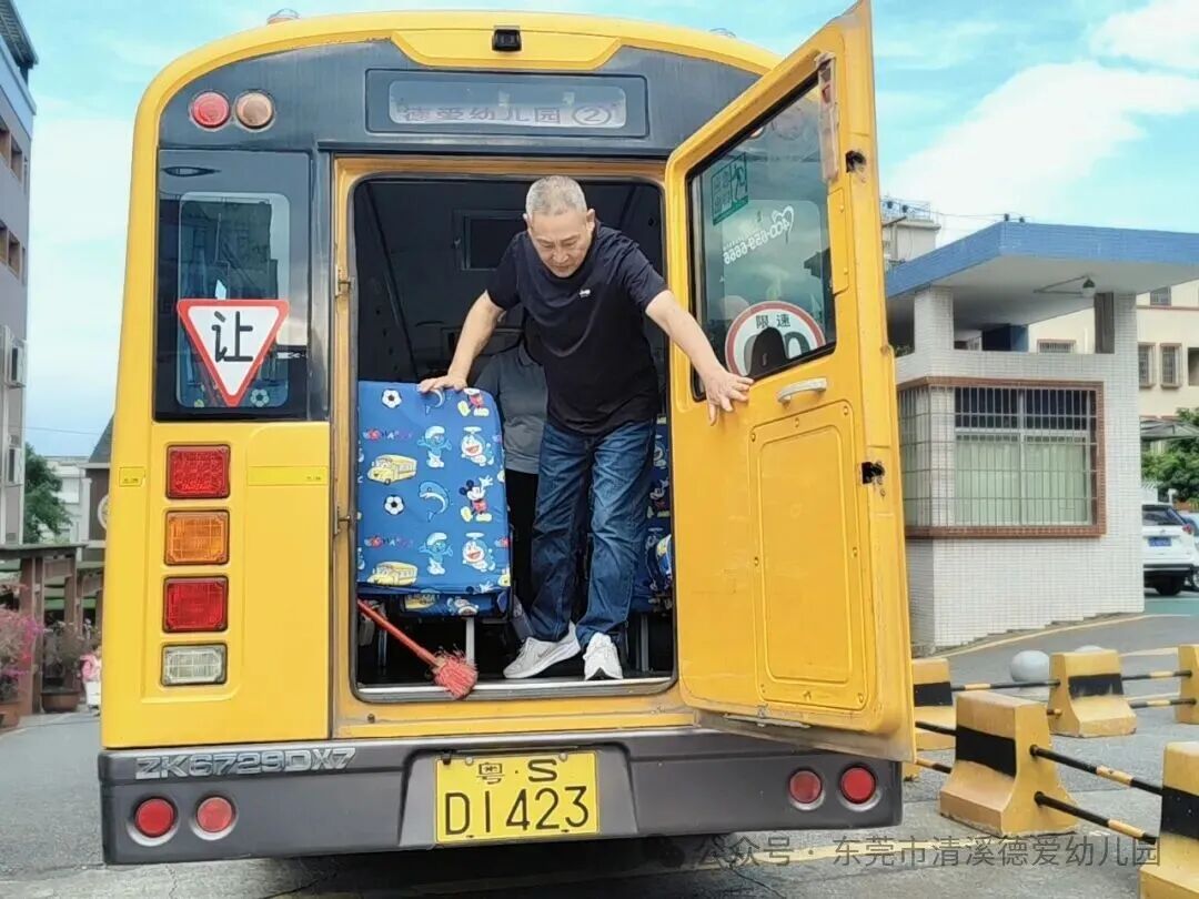 平安出行 防患未然——德愛幼兒園校車安全應急演練 平安出行 防患未然——德愛幼兒園校車安全應急演練