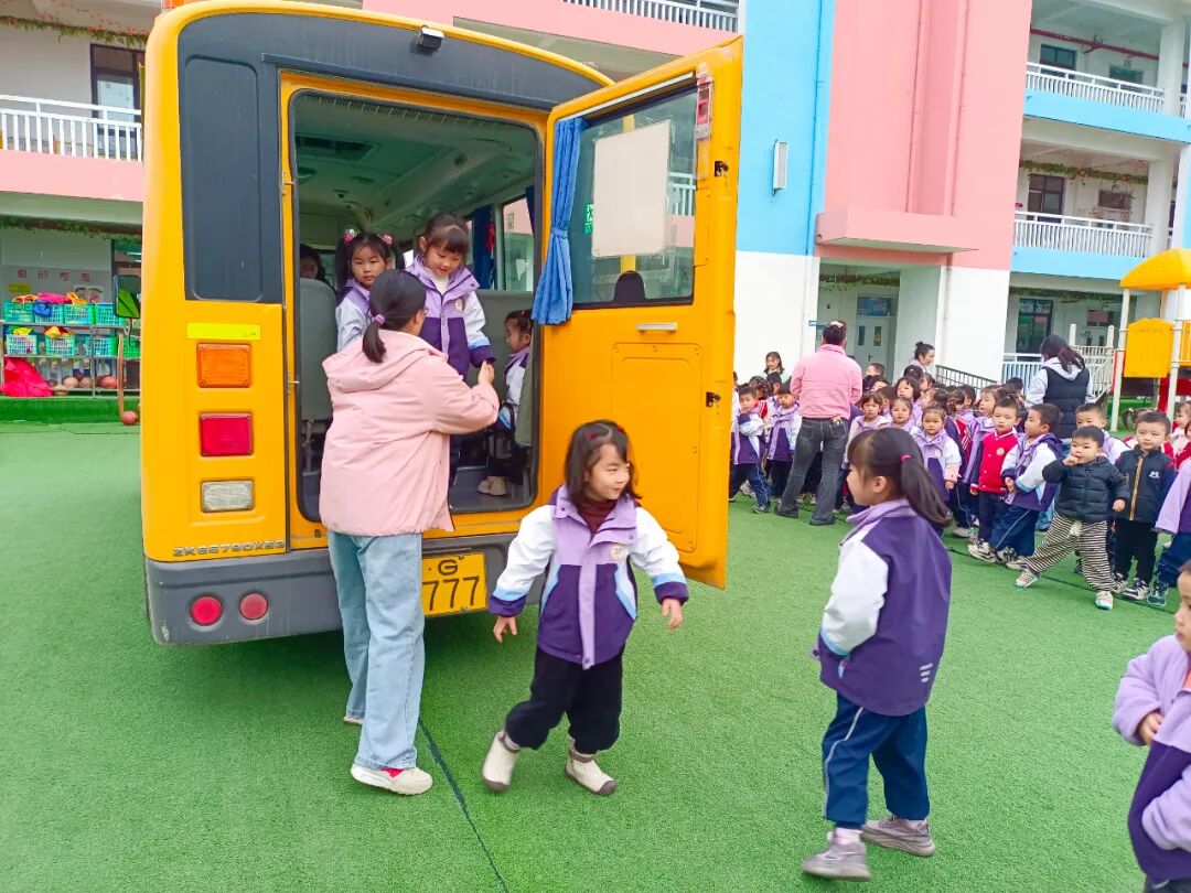 【安全教育】校車應急演練,筑牢安全防線——恒大樂迪幼兒園校車安全演練活動 【安全教育】校車應急演練,筑牢安全防線——恒大樂迪幼兒園校車安全演練活動