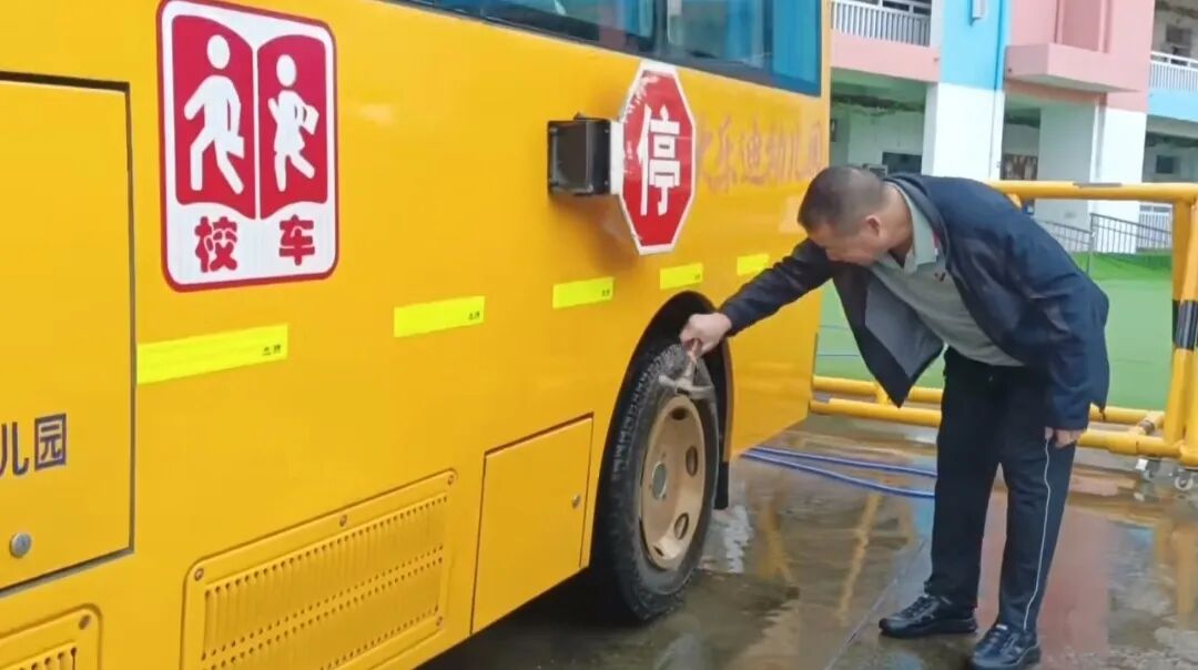 【安全教育】校車應急演練,筑牢安全防線——恒大樂迪幼兒園校車安全演練活動 【安全教育】校車應急演練,筑牢安全防線——恒大樂迪幼兒園校車安全演練活動