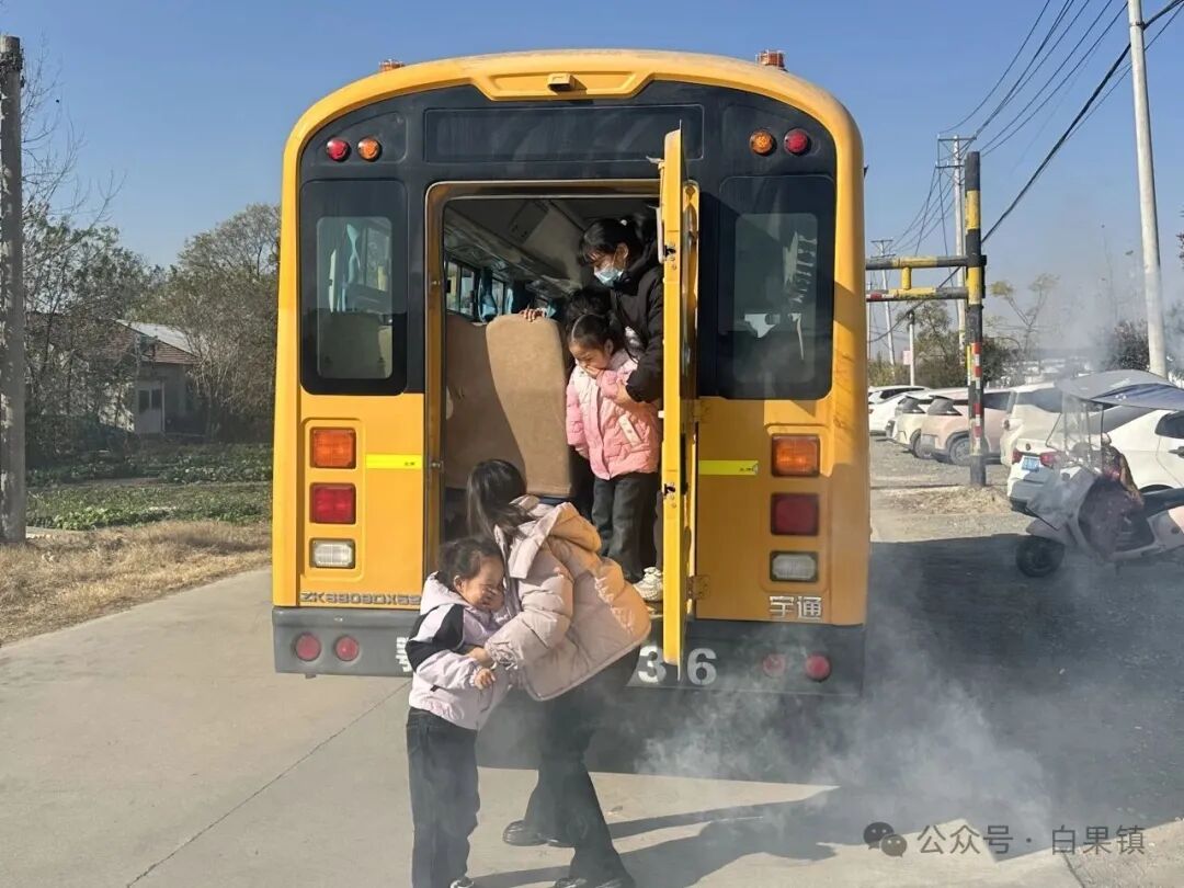 “小手拉大手·平安校車行”——麻城市第二幼兒園白果園區校車安全應急演練紀實 “小手拉大手·平安校車行”——麻城市第二幼兒園白果園區校車安全應急演練紀實