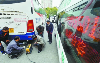 南京將先給校車、機場大巴裝“尾氣顆粒捕集器”