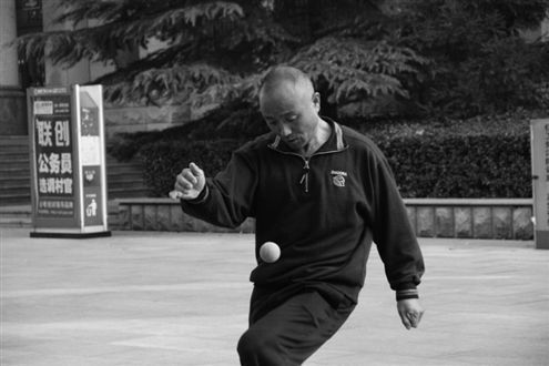 山東：“葛大叔”開的校車　學(xué)生最愛坐(圖)