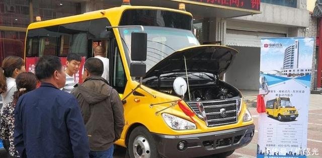 中通校車駛?cè)胙嘹w大地——暑期巡展系列報(bào)道之三