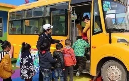 關注校車安全，關愛學生成長