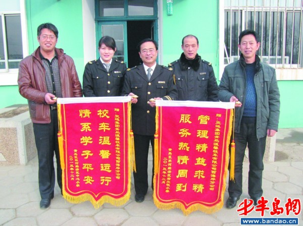 山東青島：溫馨校車膠河路隊全體工作人員自掏腰包修路