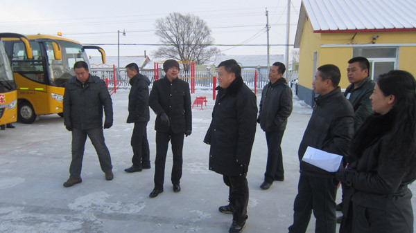 吉林東豐:紅石學(xué)校校車冬季安全檢查 吉林東豐:紅石學(xué)校校車冬季安全檢查