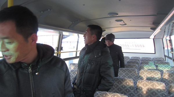 吉林東豐:紅石學(xué)校校車冬季安全檢查 吉林東豐:紅石學(xué)校校車冬季安全檢查