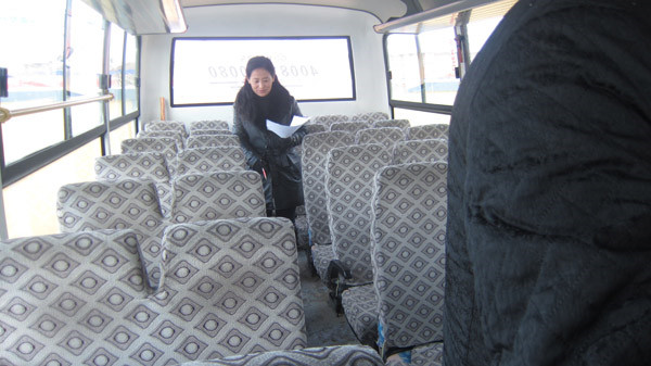 吉林東豐:紅石學(xué)校校車冬季安全檢查 吉林東豐:紅石學(xué)校校車冬季安全檢查